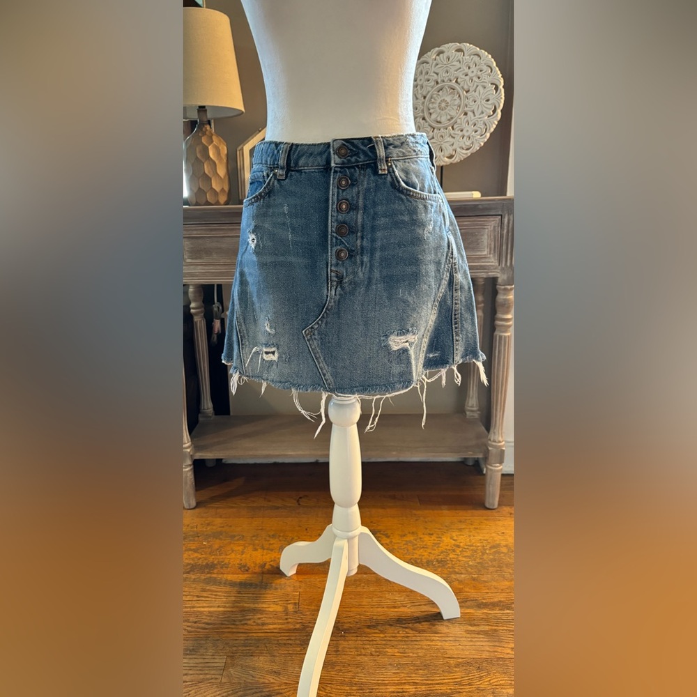 Free People Distressed Denim Mini Skirt Size 27 / 4